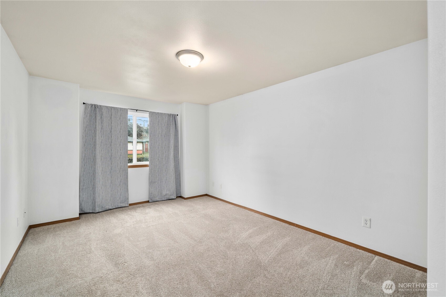 10806 Park Avenue Property Photo 5