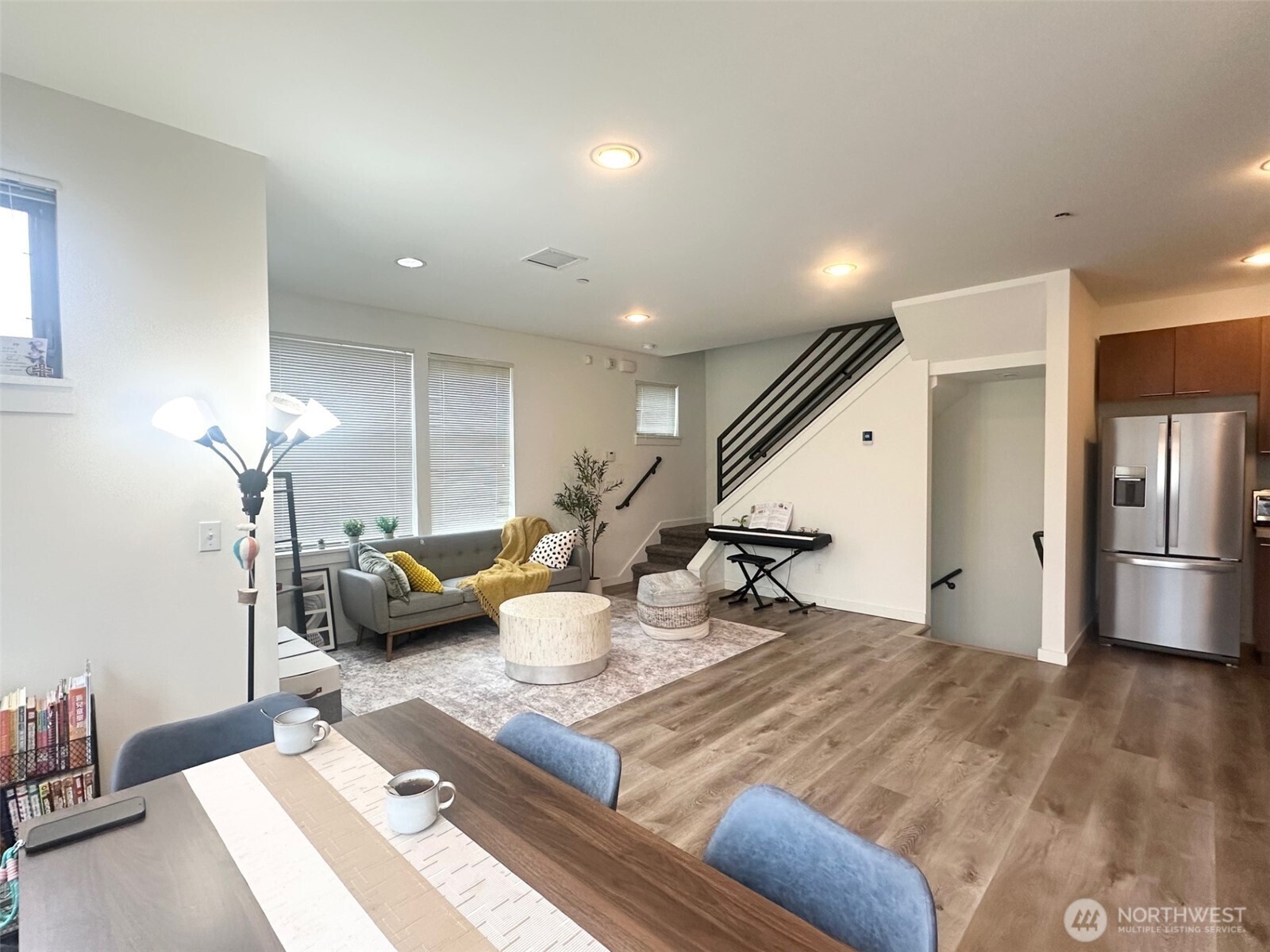 1214 N Northgate Way Property Photo 4