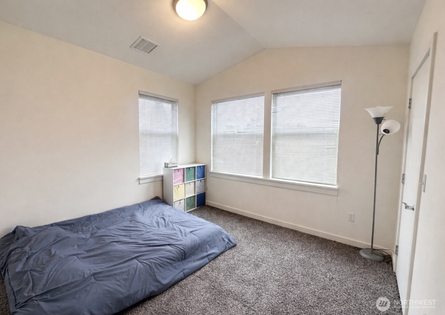 1214 N Northgate Way Property Photo 7