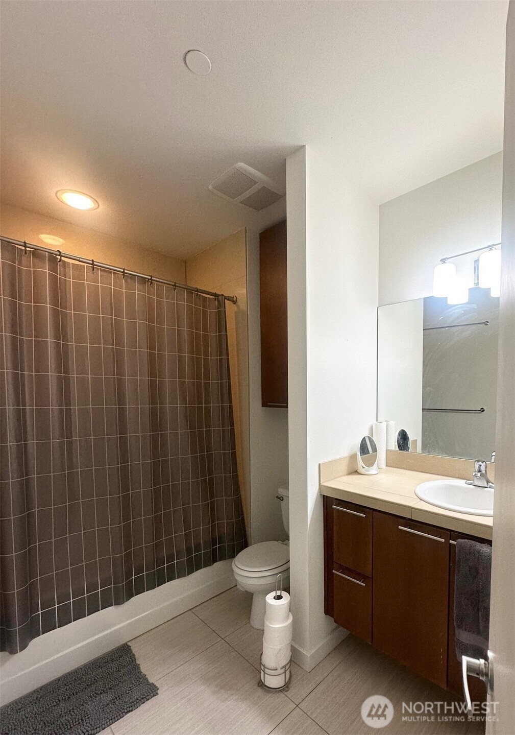 1214 N Northgate Way Property Photo 10