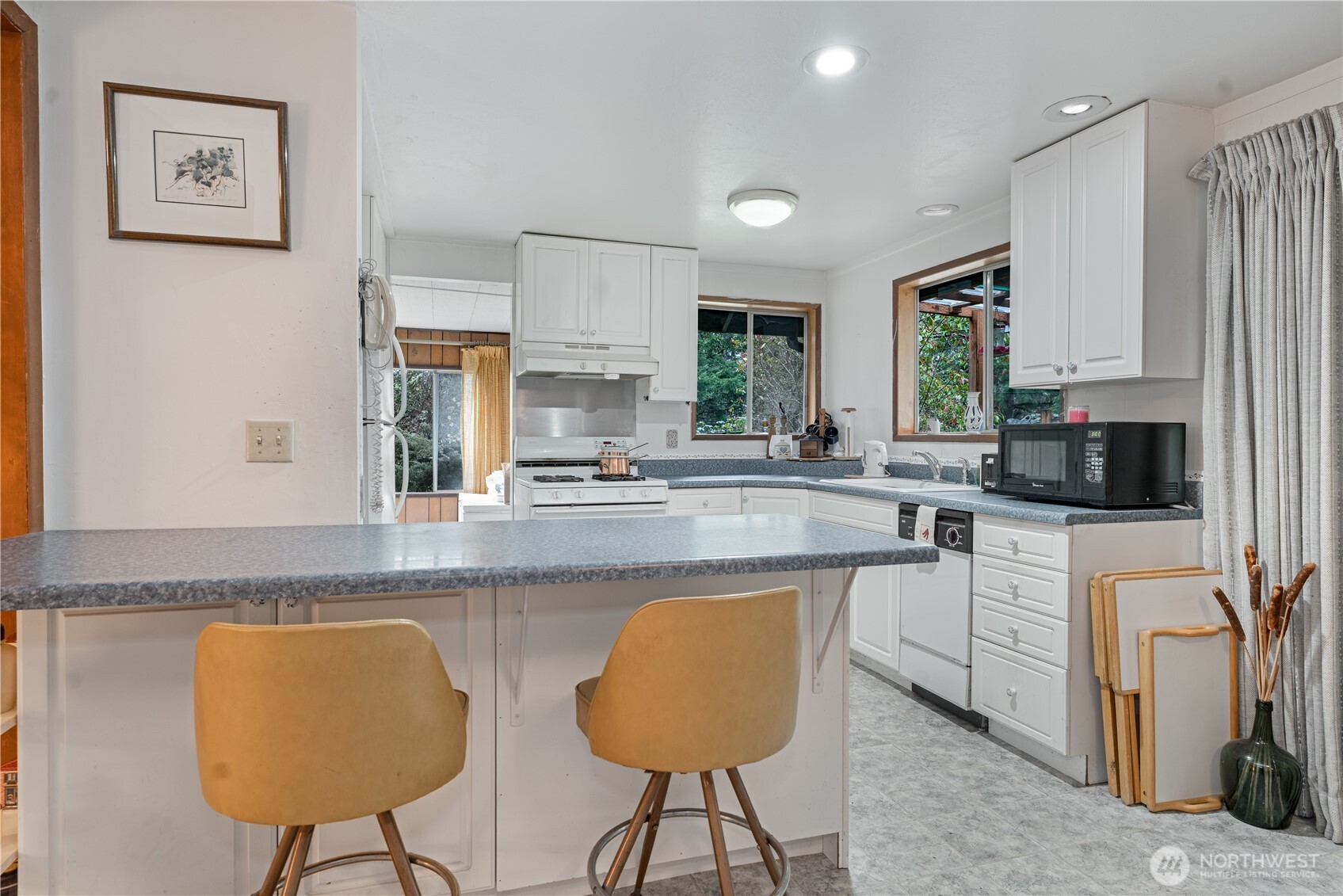 402 E Madrona Boulevard Property Photo 3