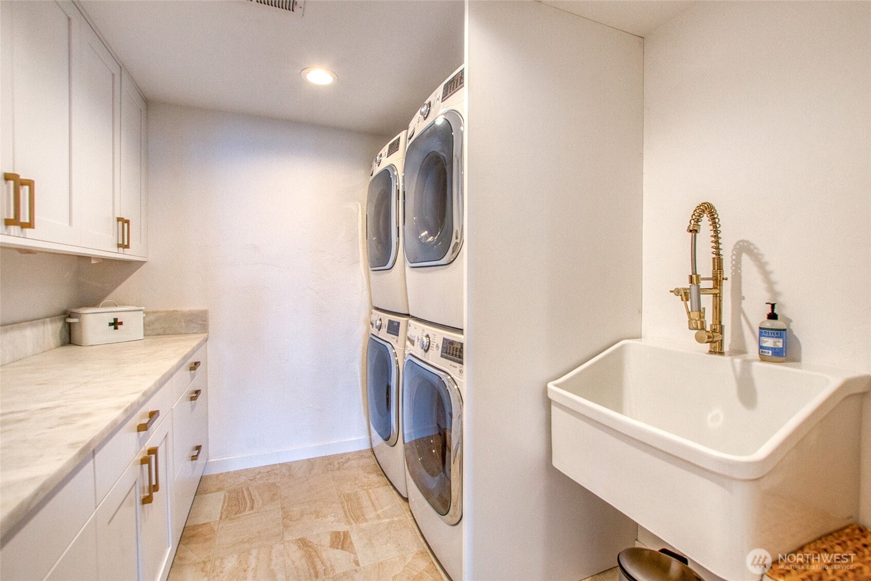 202 Avilion Place Property Photo 34