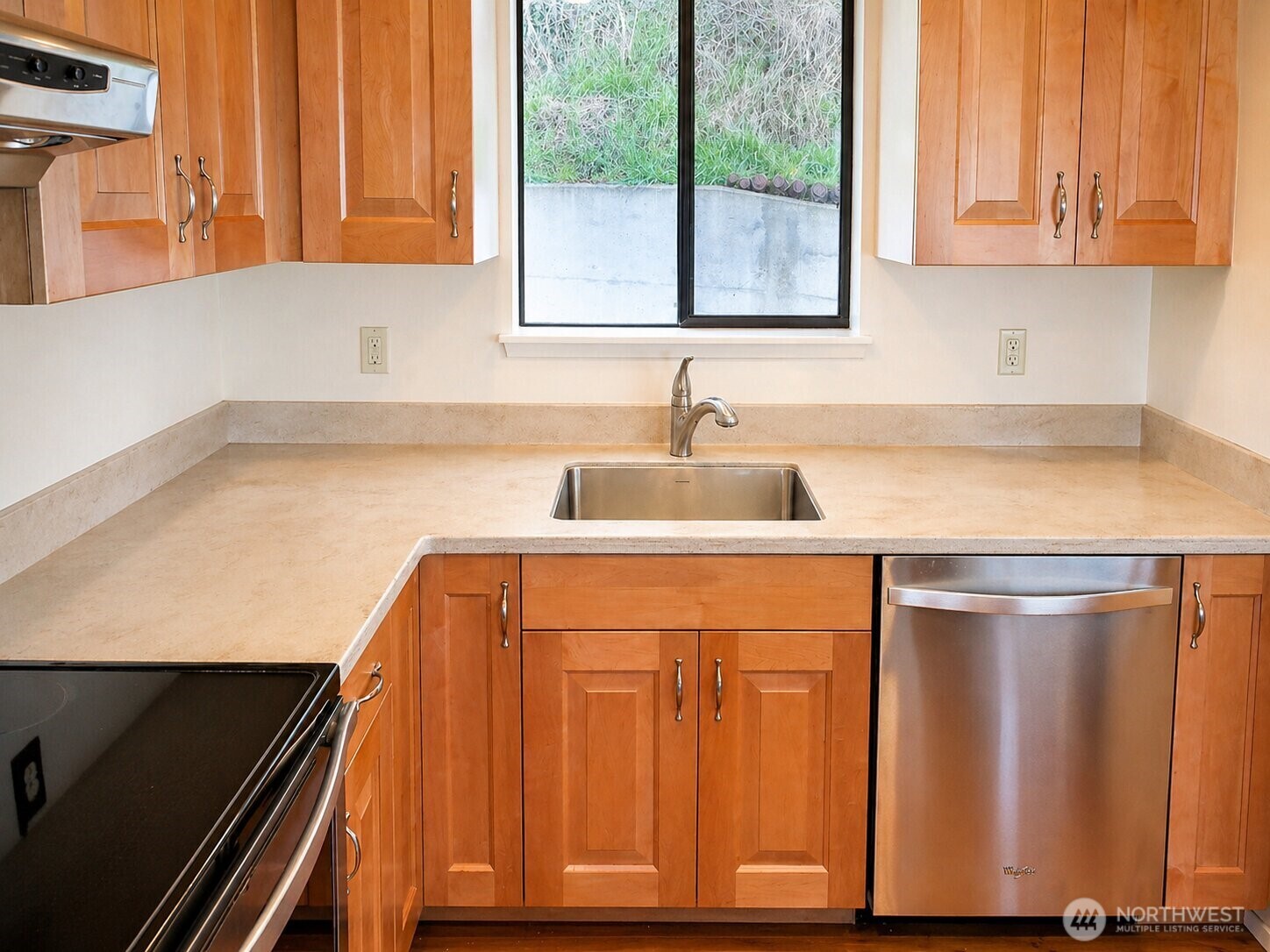 3545 Shell Street Property Photo 12