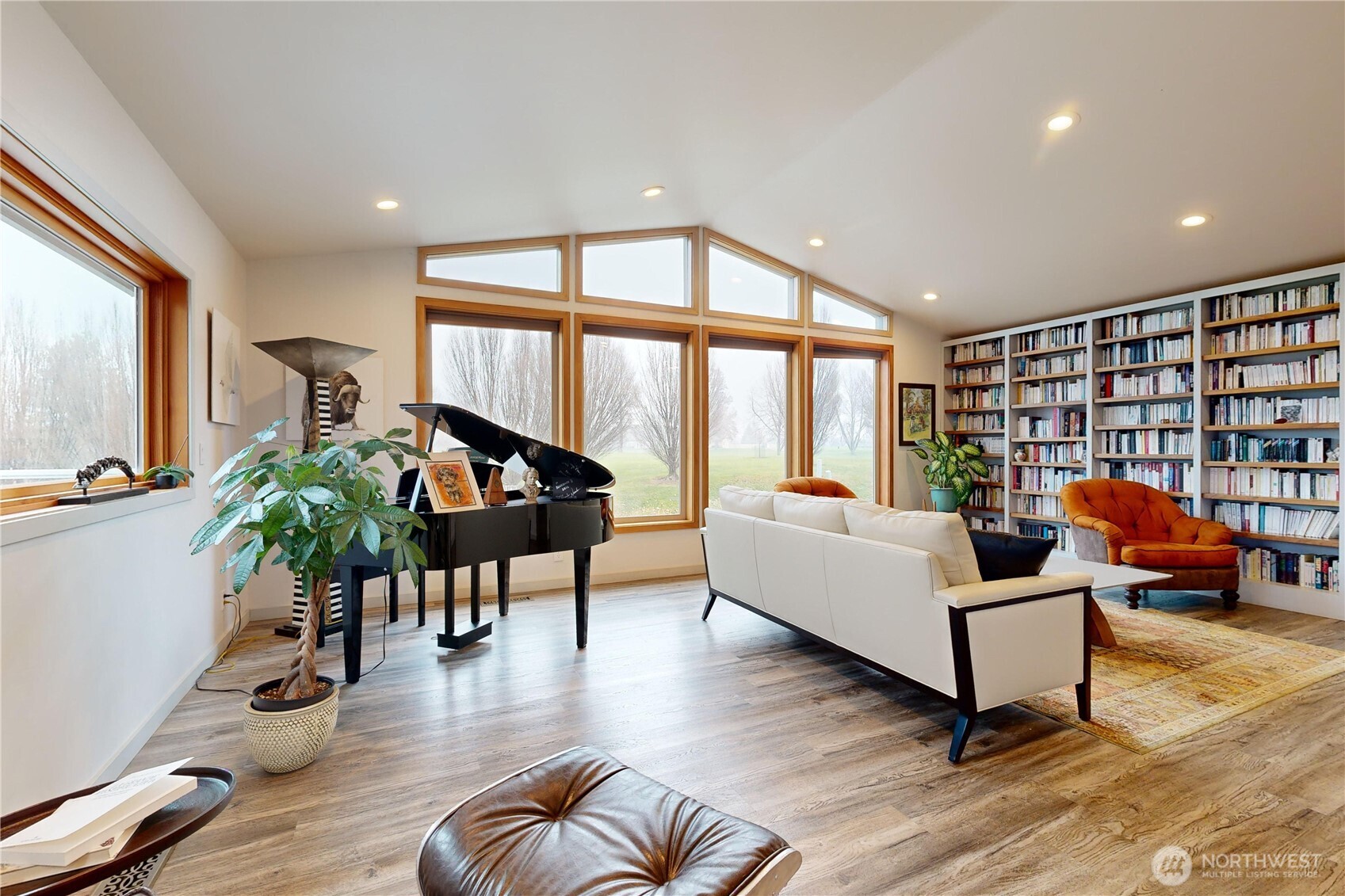 2425 Country Club Road Property Photo 4