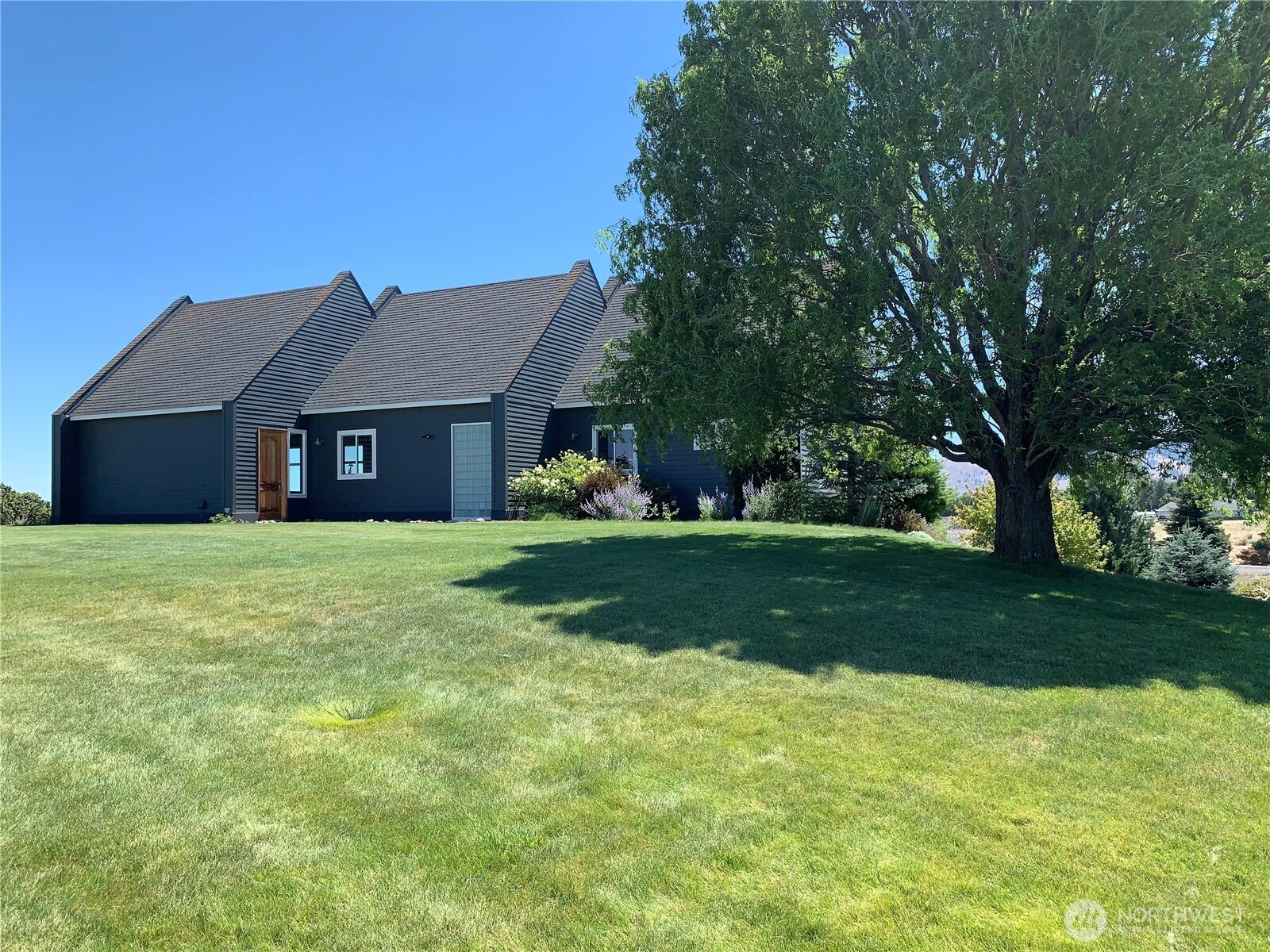 610 Meadow View Drive Property Photo 1