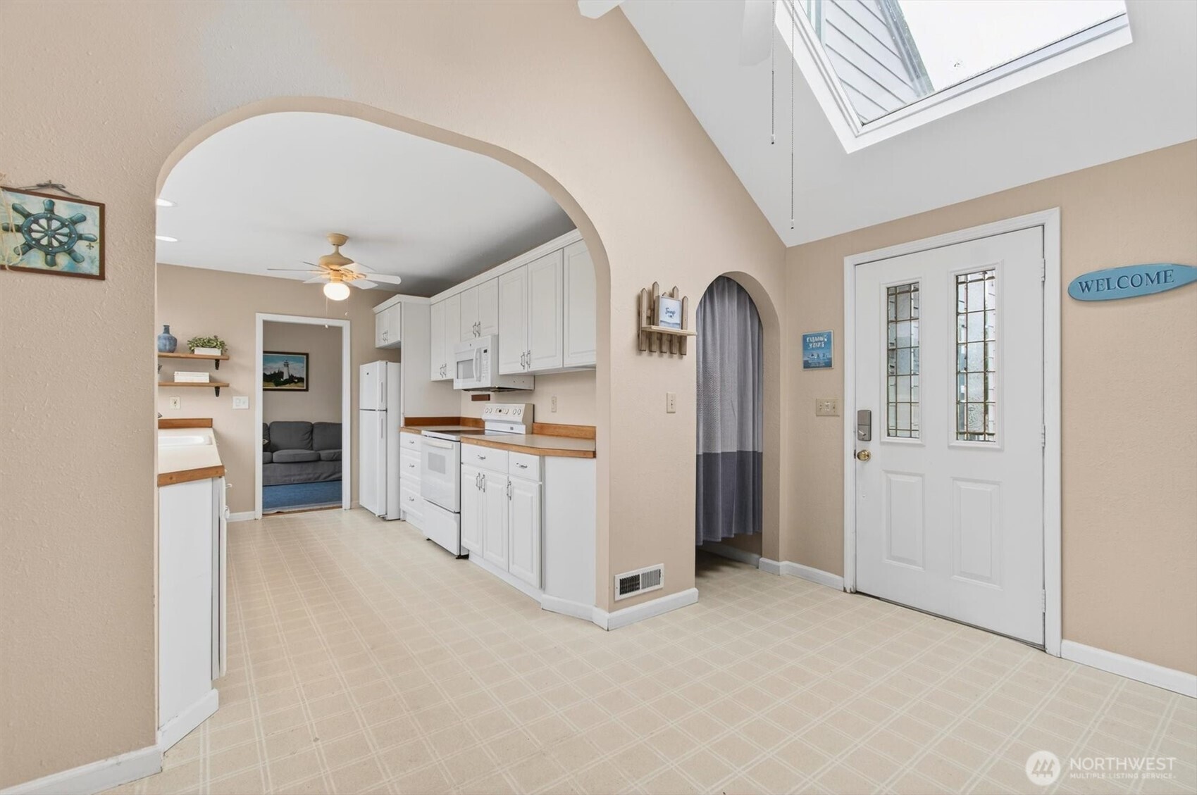82 E Sunny Sands Road Property Photo 3