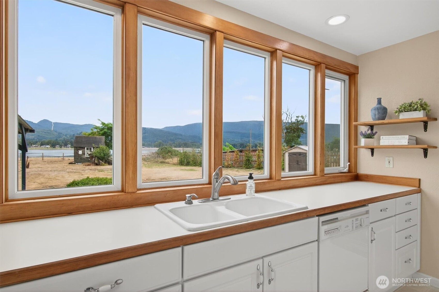 82 E Sunny Sands Road Property Photo 4
