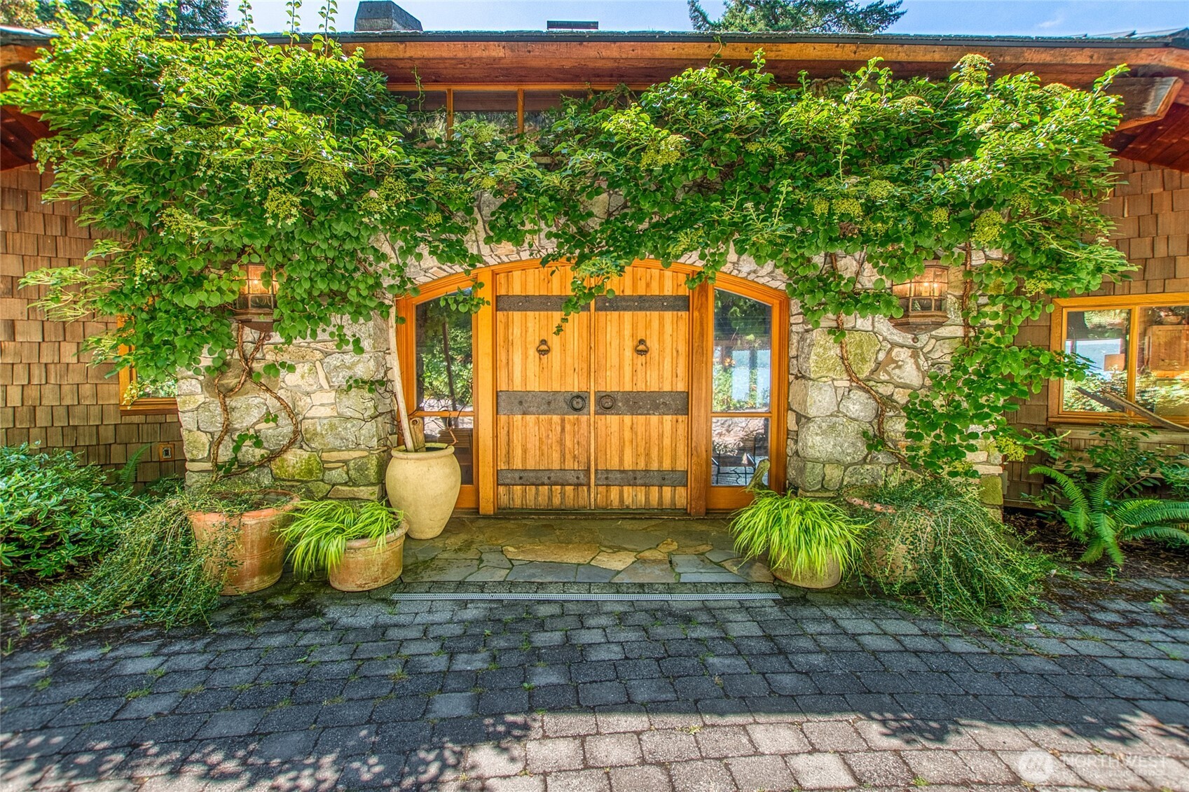 2493253 Property Photo 18