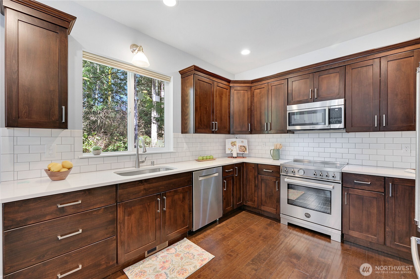 2257 W Rosecrans Property Photo 4