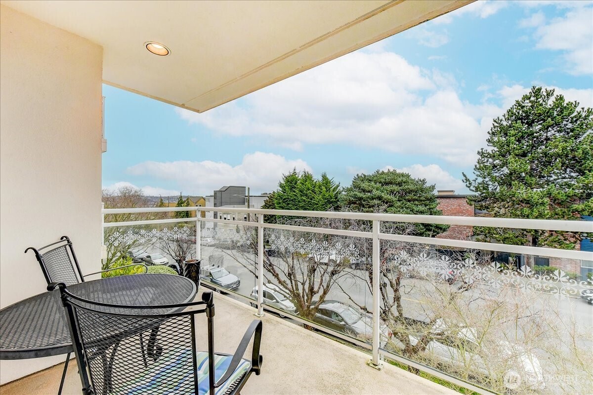 1527 California Avenue 301 Property Photo 3