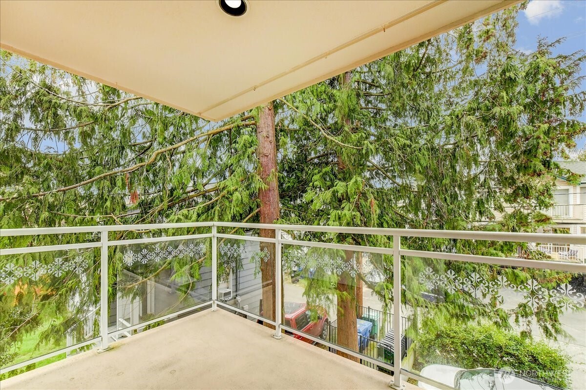 1527 California Avenue 301 Property Photo 6