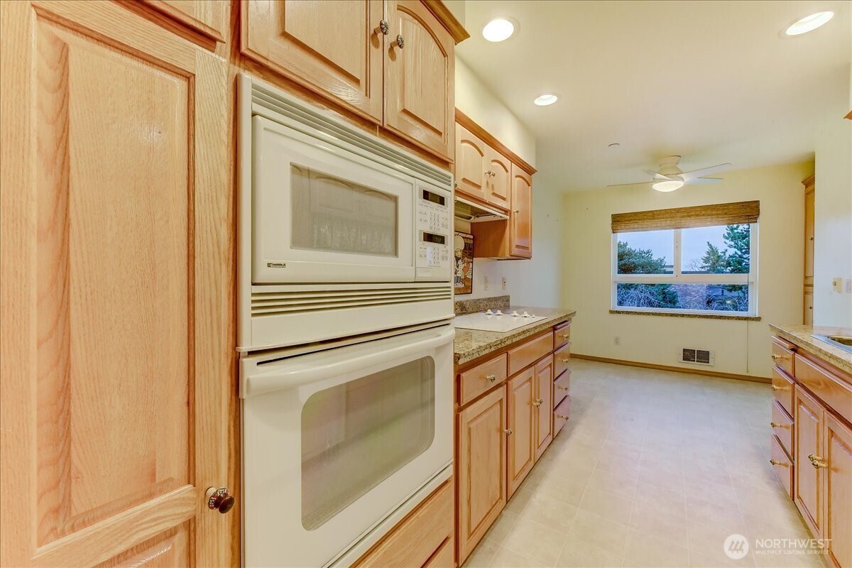 1527 California Avenue 301 Property Photo 8
