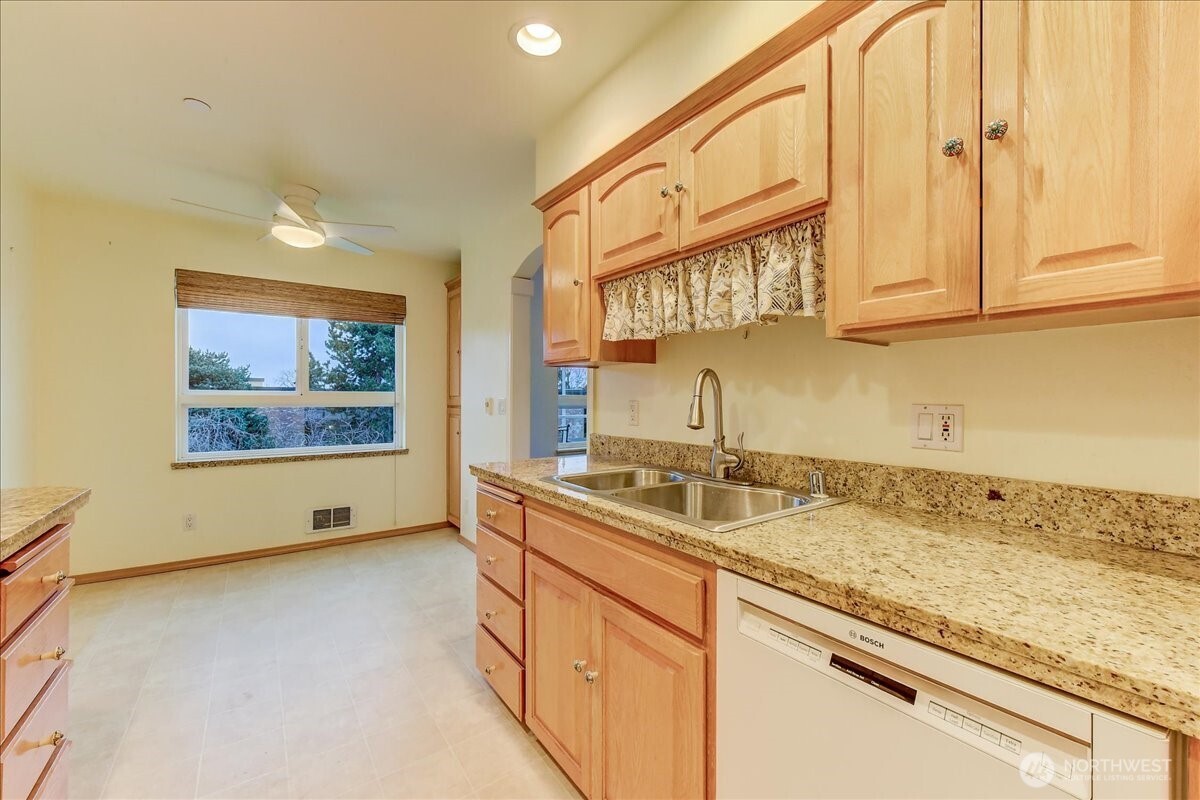 1527 California Avenue 301 Property Photo 9