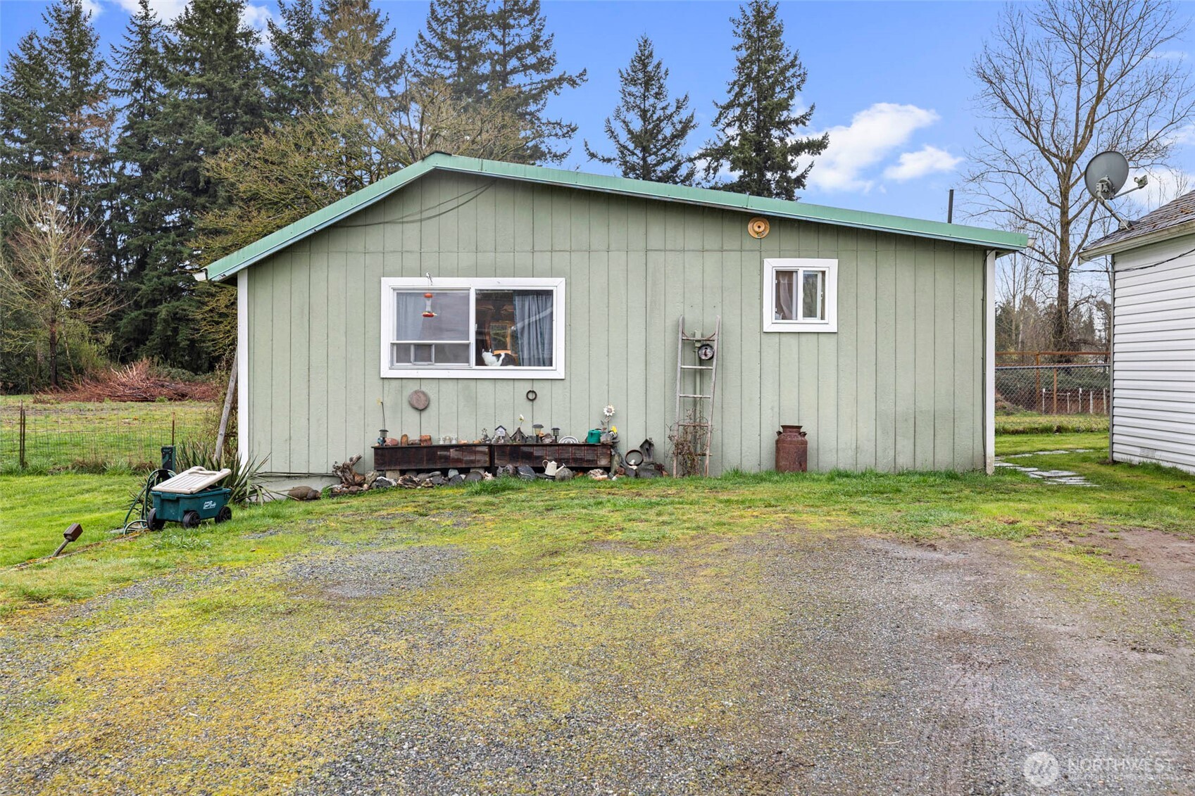 9715 Thurston Lane Property Photo 3