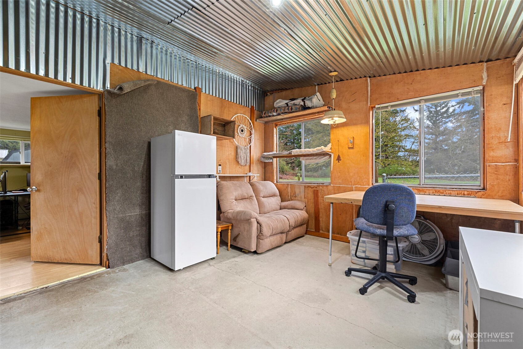 9715 Thurston Lane Property Photo 32