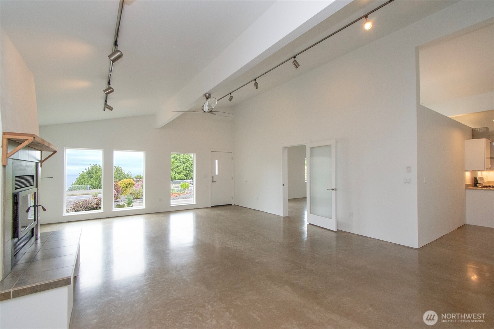 1920 W 4th Street Property Photo 8