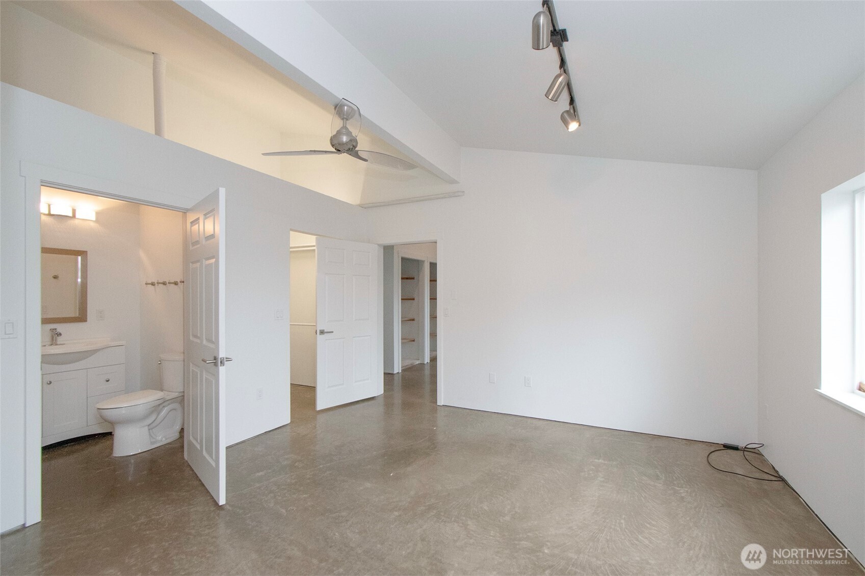 1920 W 4th Street Property Photo 18