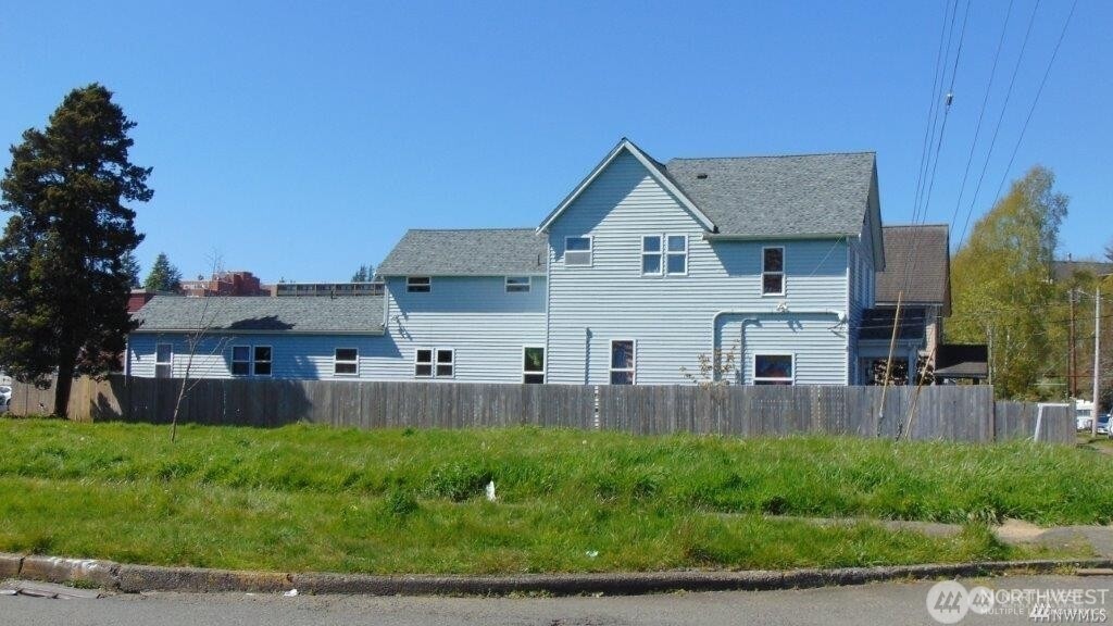 307 N E Street Property Photo 2