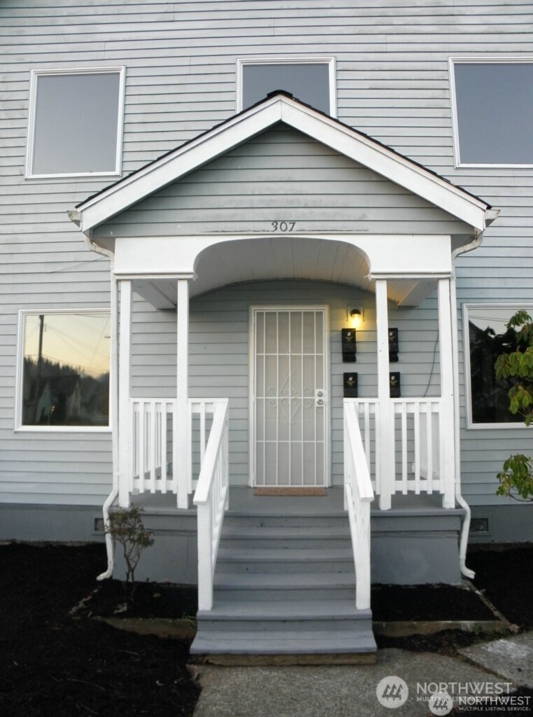 307 N E Street Property Photo 4