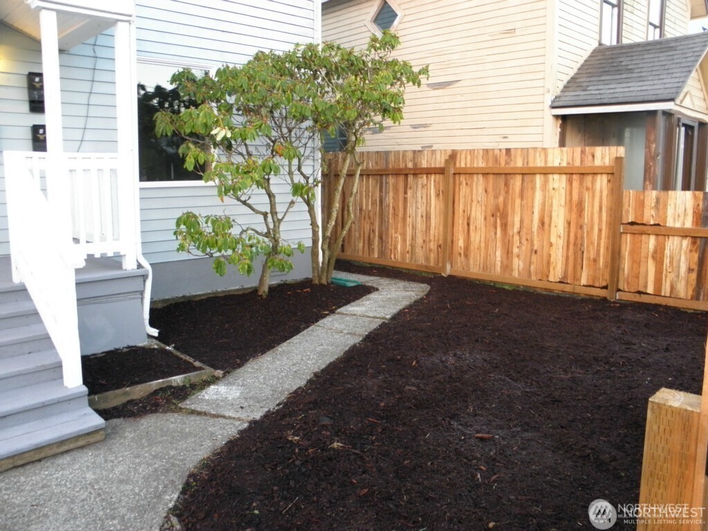 307 N E Street Property Photo 5