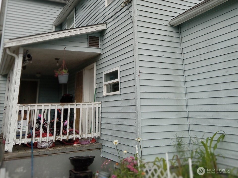 307 N E Street Property Photo 7