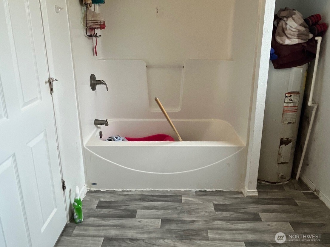 307 N E Street Property Photo 12