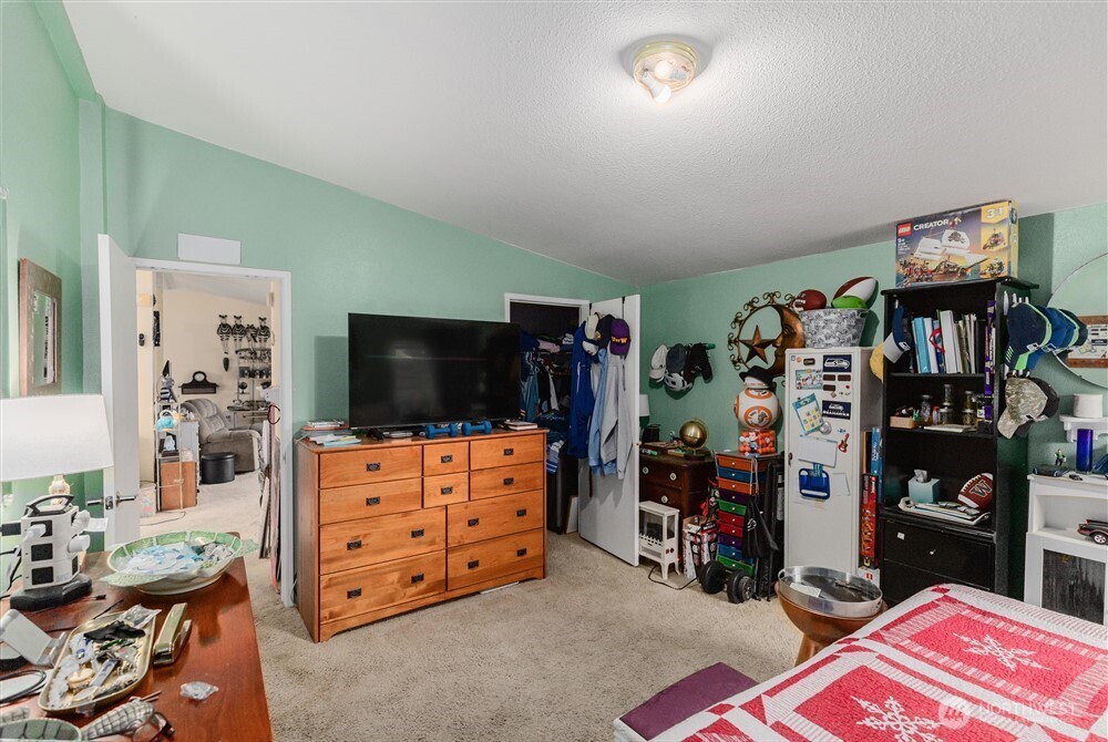 201 W Oakview Avenue 15 Property Photo 15