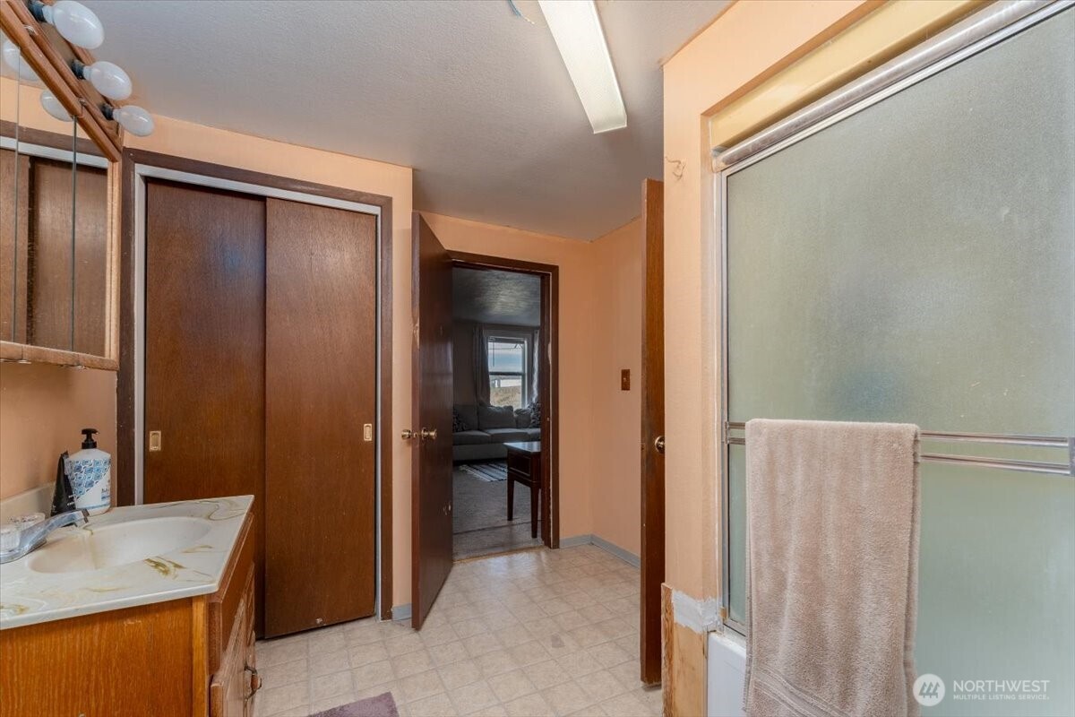 119 E Coulee Boulevard Property Photo 25
