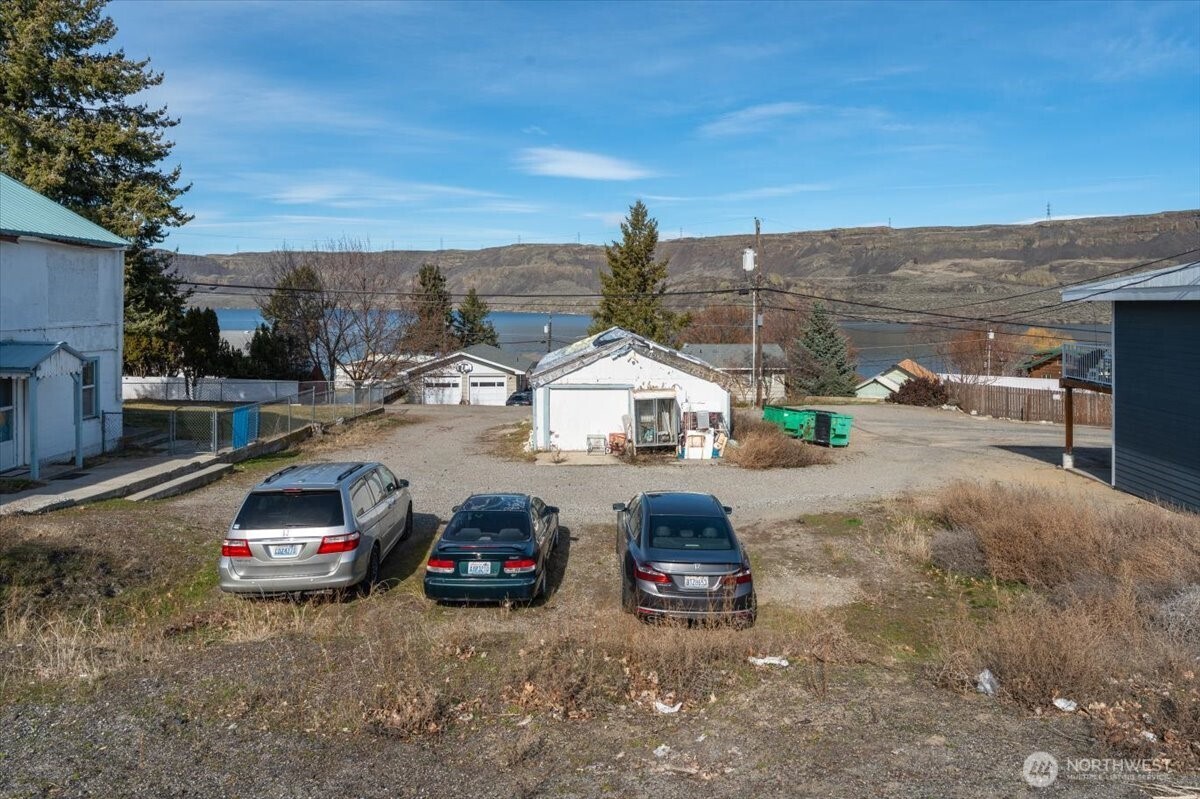 119 E Coulee Boulevard Property Photo 39