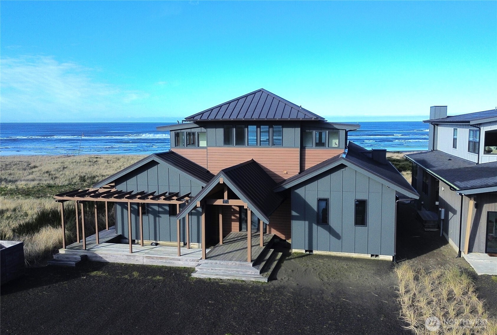 911 Dune Crest Property Photo 4