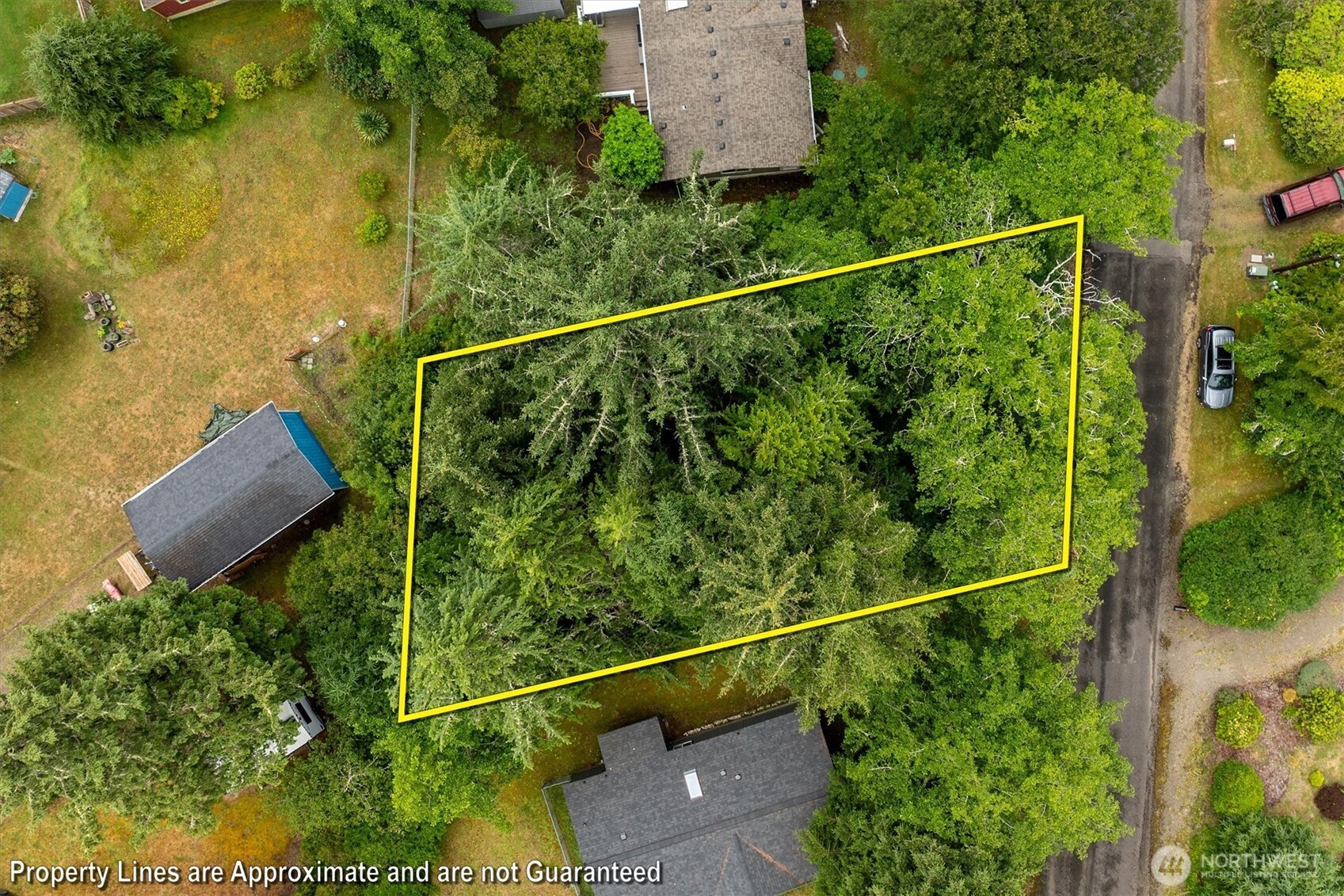 32206 R Place Property Photo 4