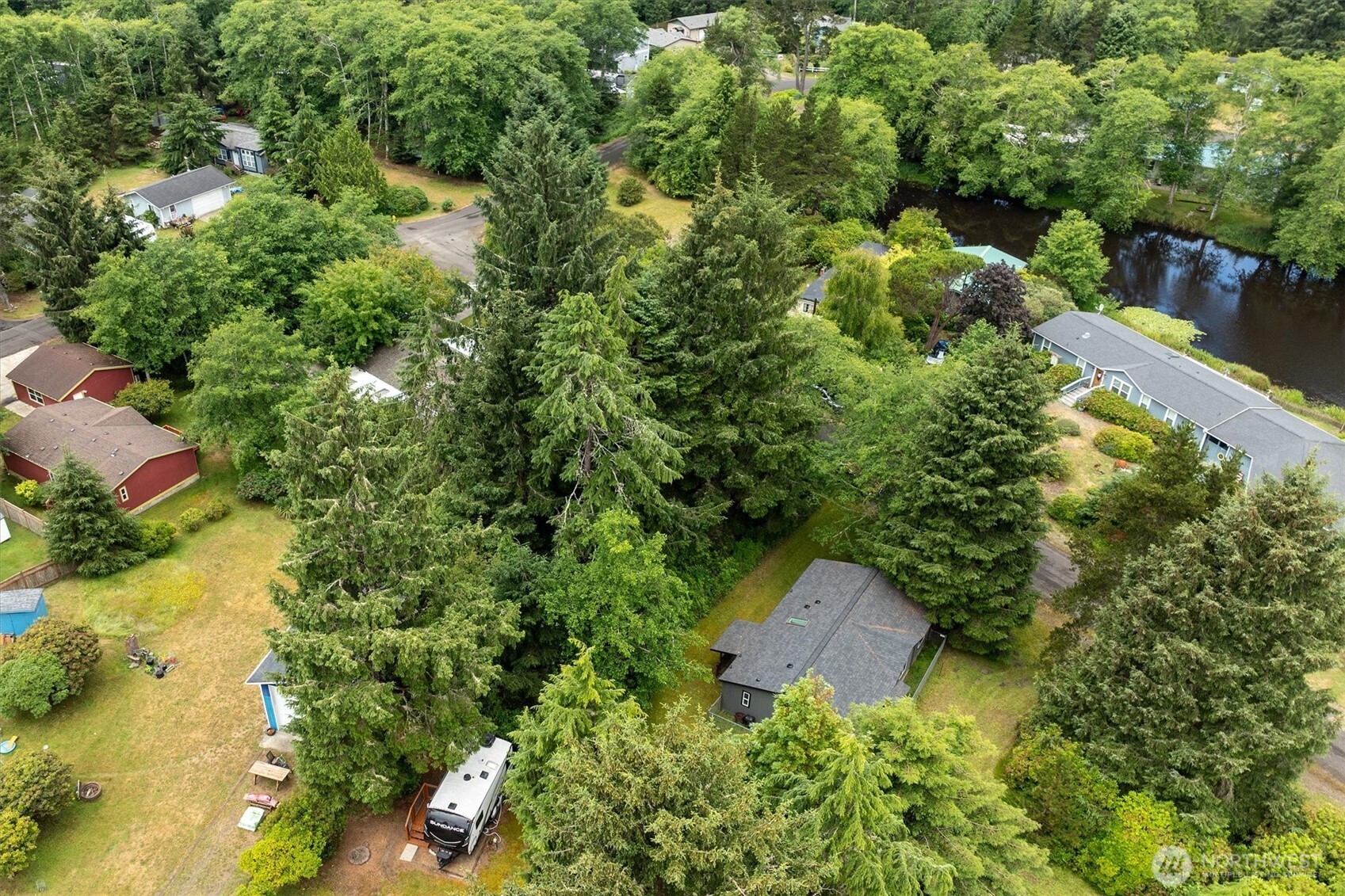 32206 R Place Property Photo 5