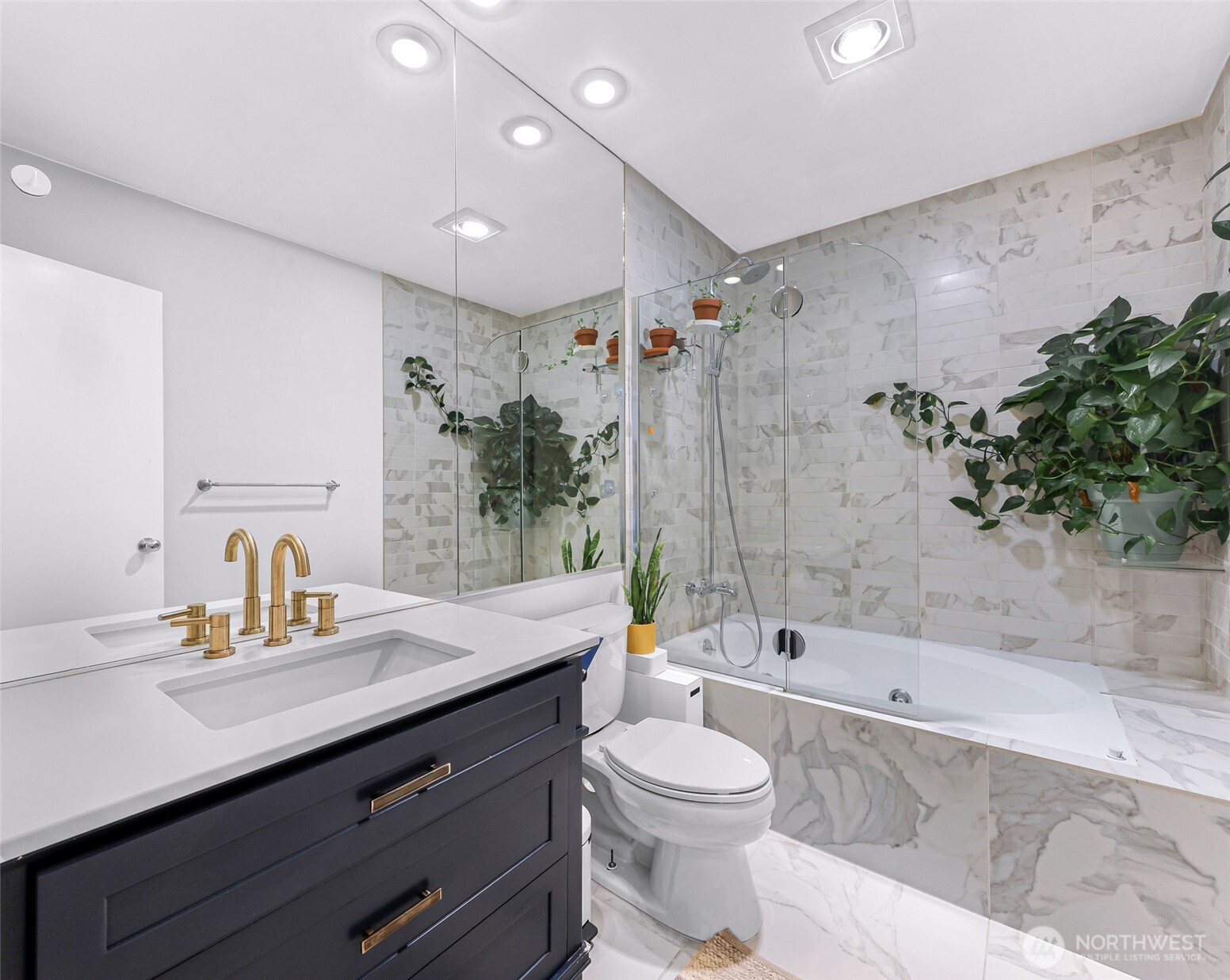2134 Waverly Place 202 Property Photo 20