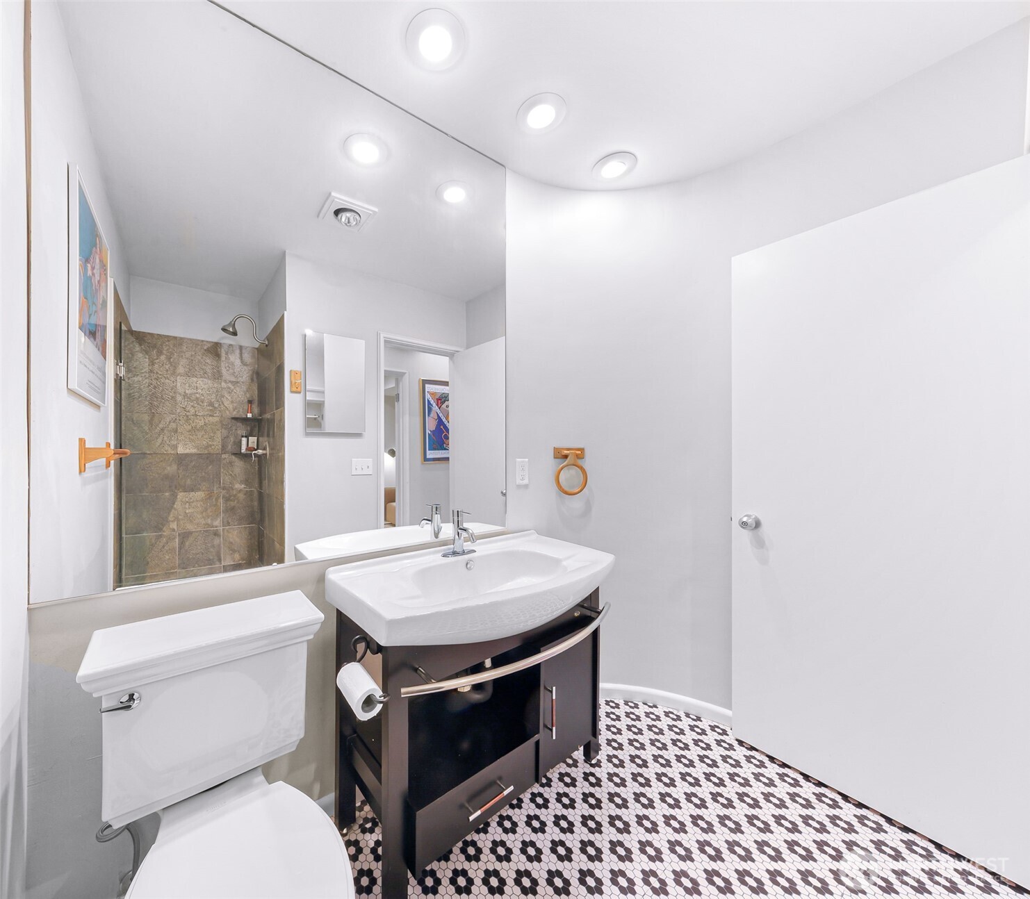2134 Waverly Place 202 Property Photo 23