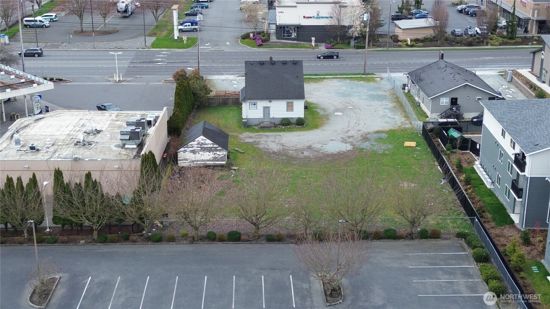 1760 S Burlington Boulevard Property Photo 18