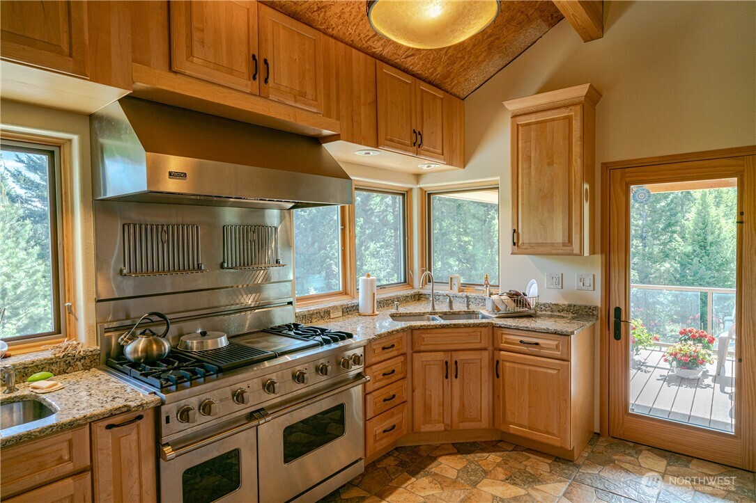 54 Spring Meadow Lane Property Photo 9