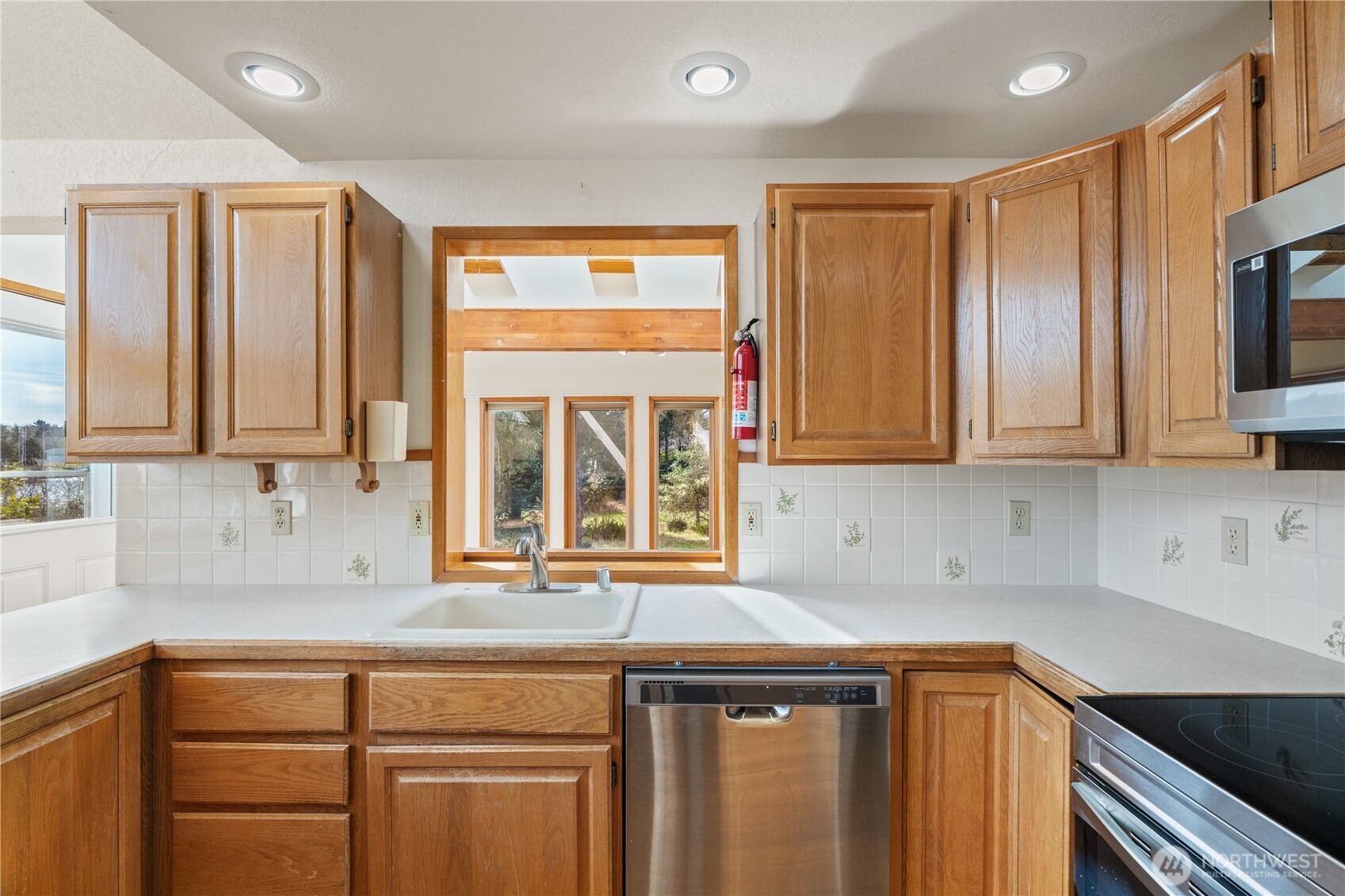 628 Weatherwax Loop Property Photo 10