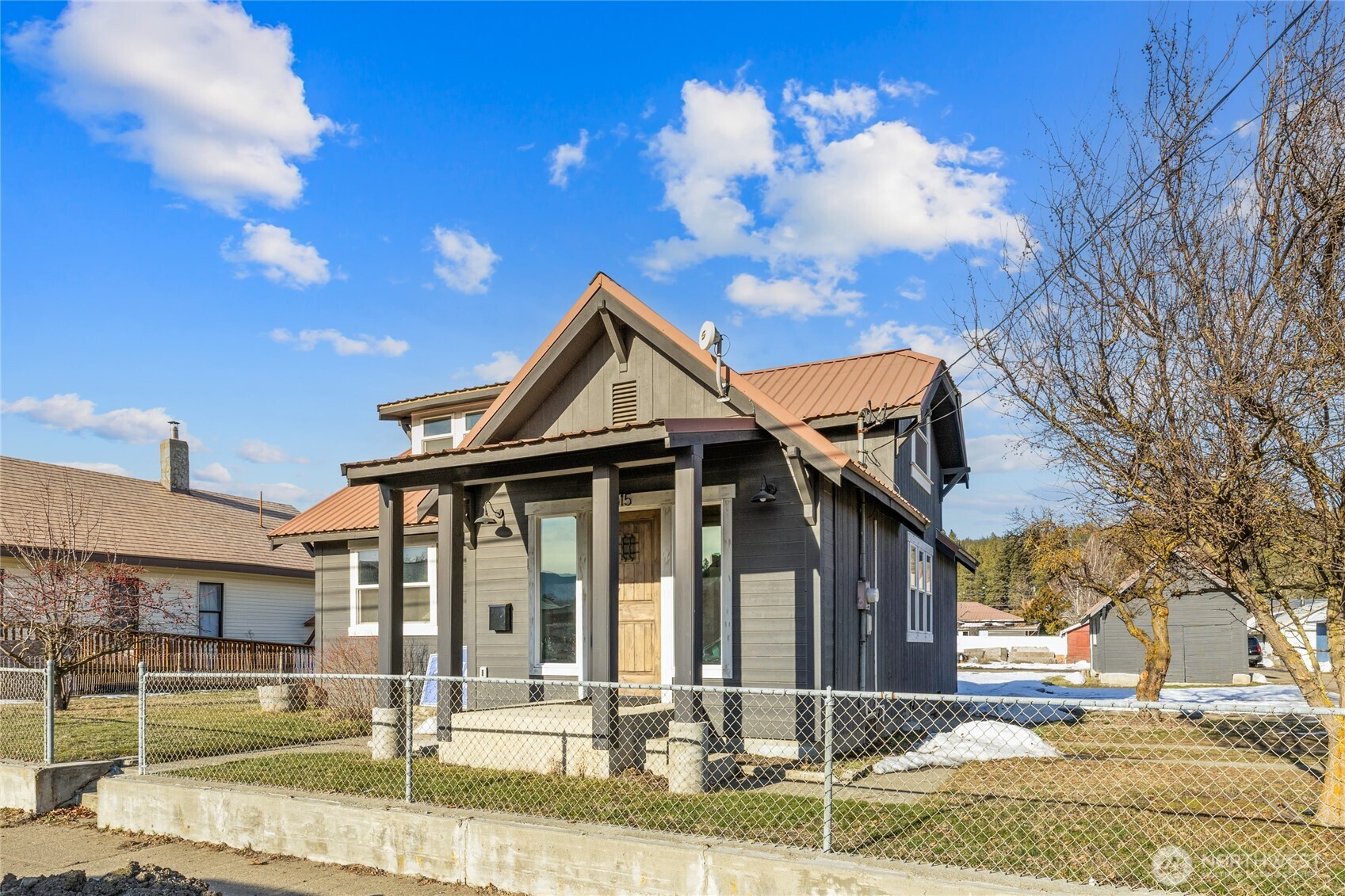 515 E 1st Street Property Photo 3