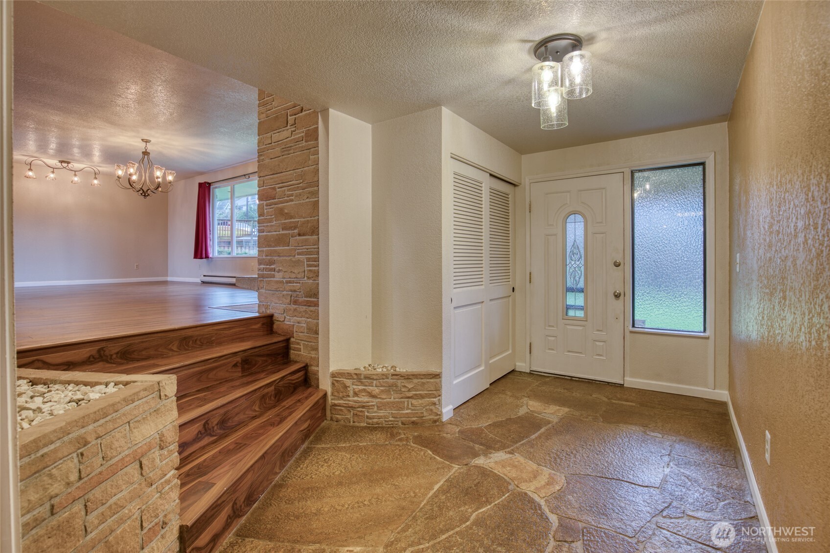 1120 N Fairfield Street Property Photo 5