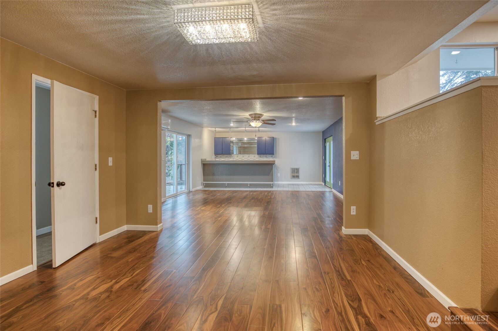 1120 N Fairfield Street Property Photo 6