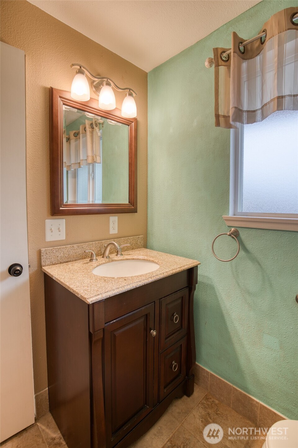 1120 N Fairfield Street Property Photo 35
