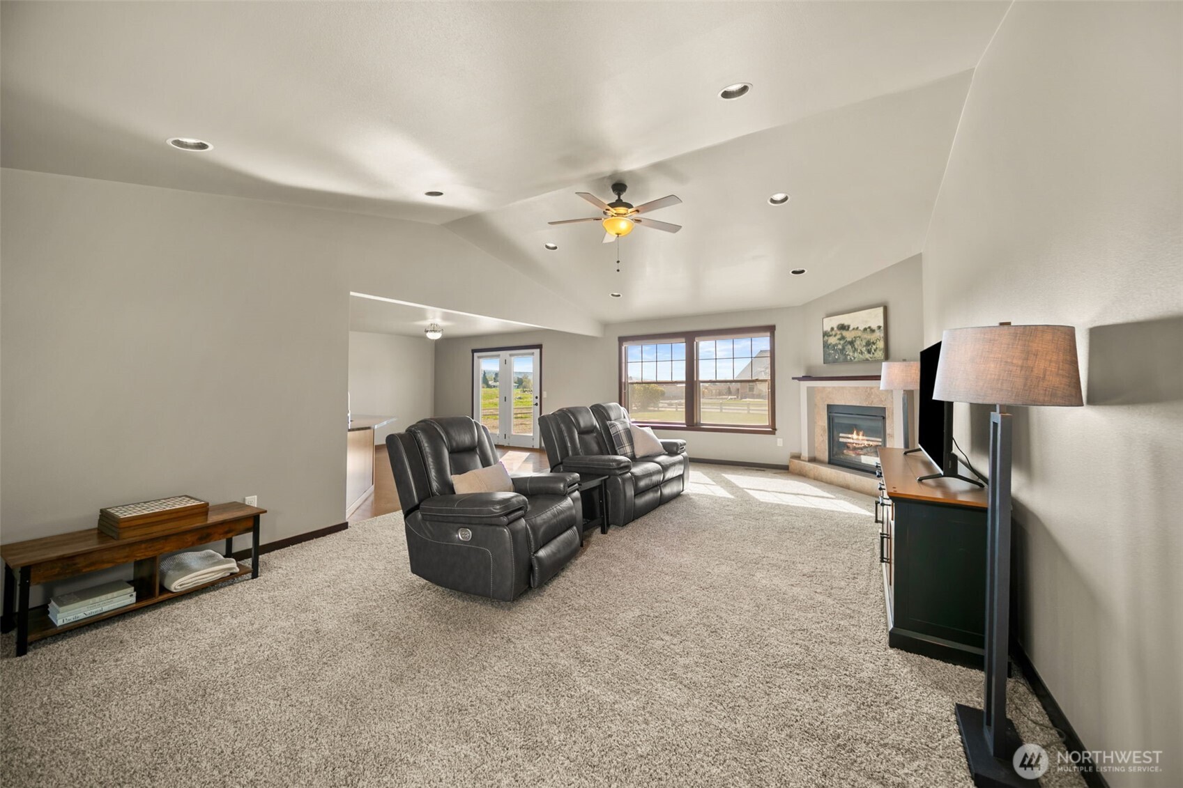229 Sun Valley Drive Property Photo 4