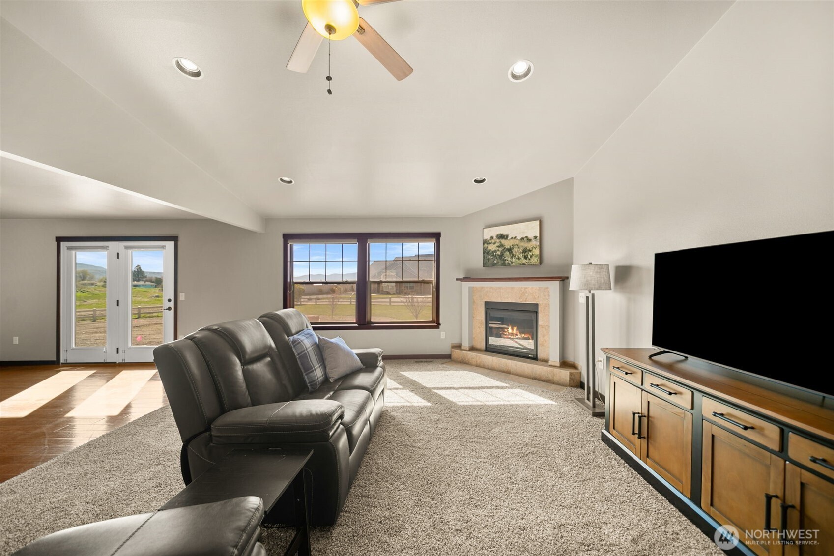 229 Sun Valley Drive Property Photo 6