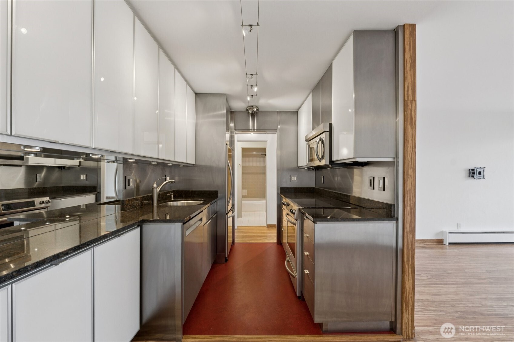 320 Melrose Avenue 403 Property Photo 2