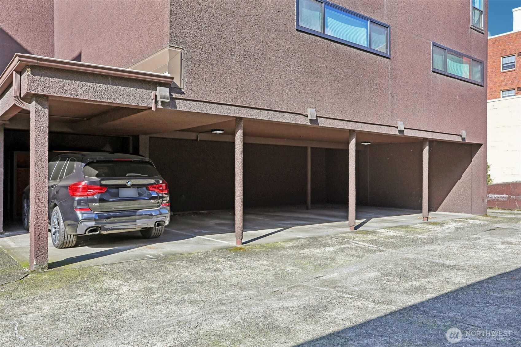 320 Melrose Avenue 403 Property Photo 5