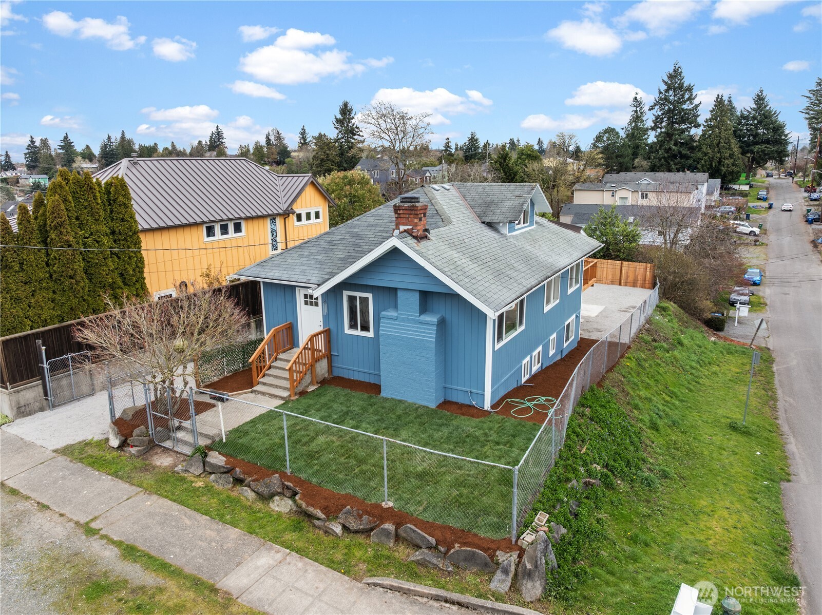 5518 39th Avenue Property Photo 2