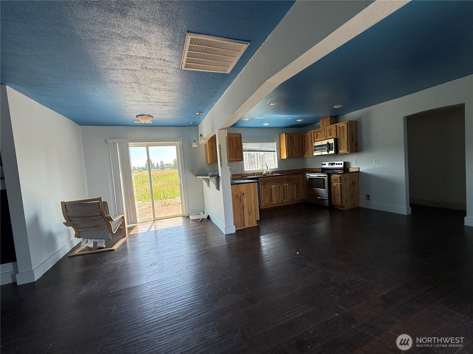 2420 38th Avenue Property Photo 3