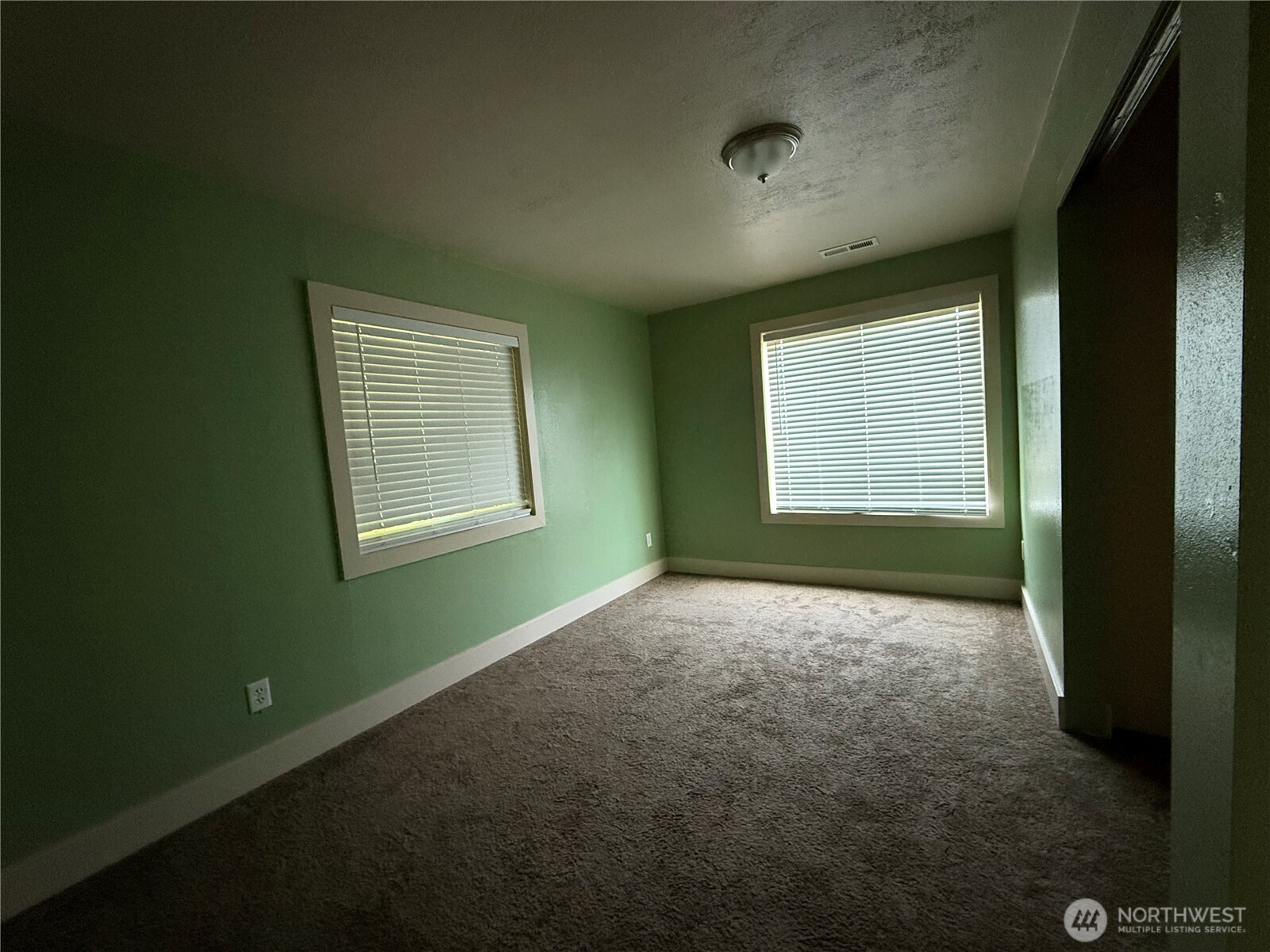 2420 38th Avenue Property Photo 4