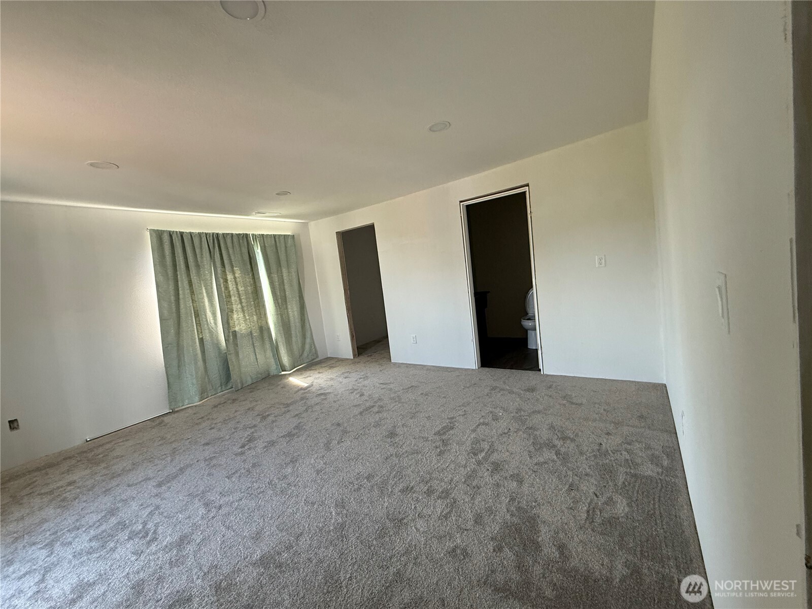 2420 38th Avenue Property Photo 6