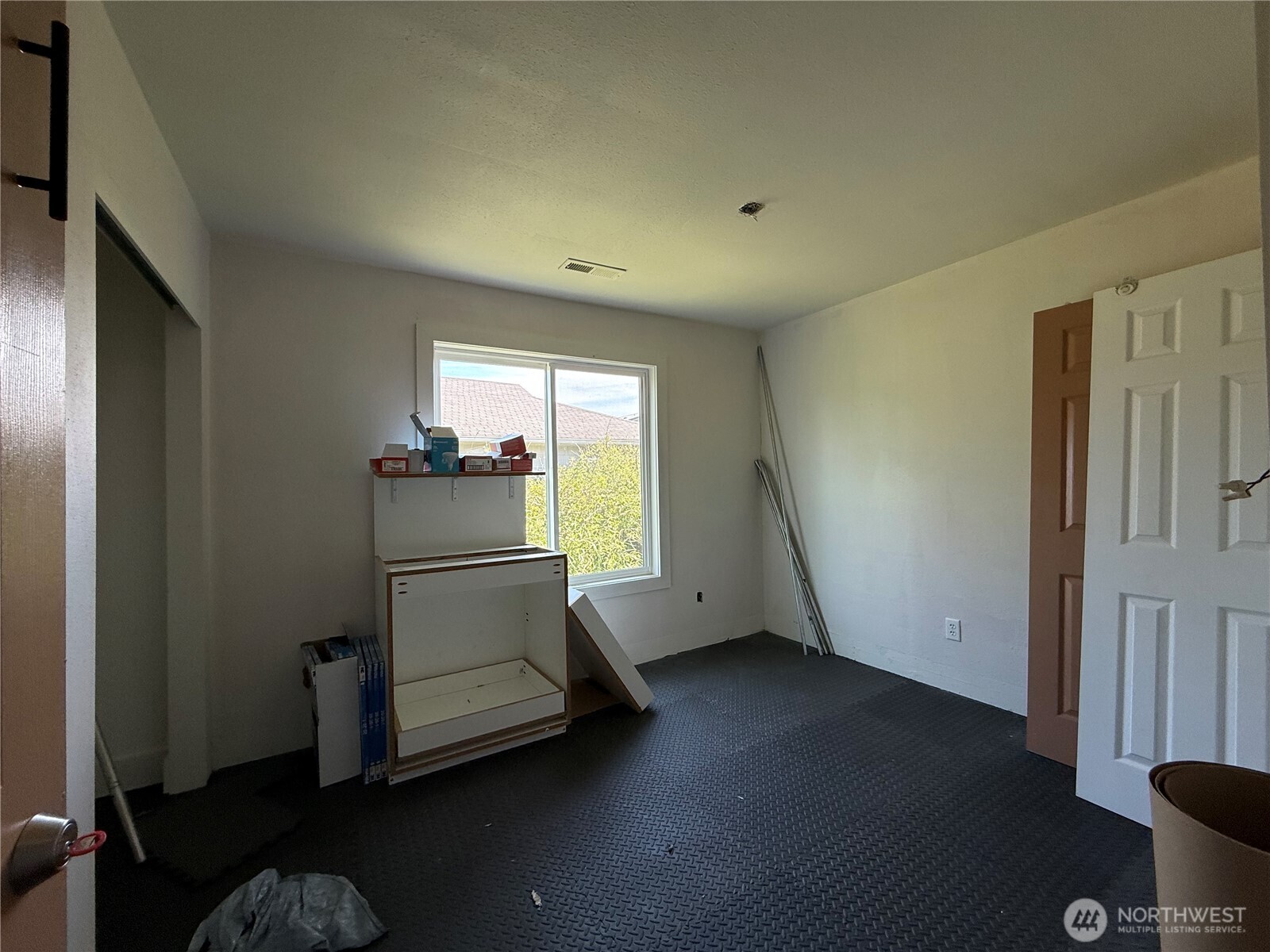 2420 38th Avenue Property Photo 7